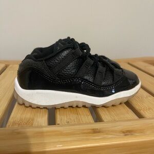 AIR JORDAN 11 LOW